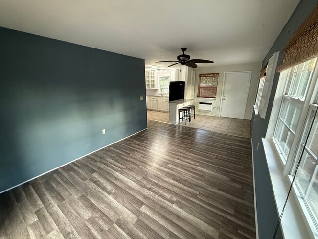 Building Photo - 4715 Hollingsworth Ave