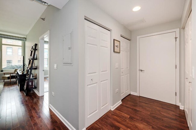 Photo - 909 W Washington Blvd Apartment