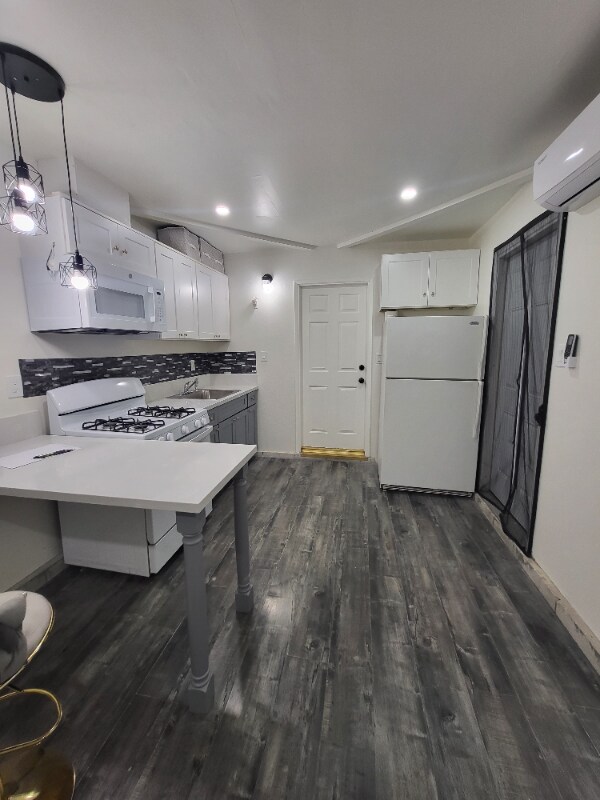 Foto del edificio - 15381 Monterey Ave