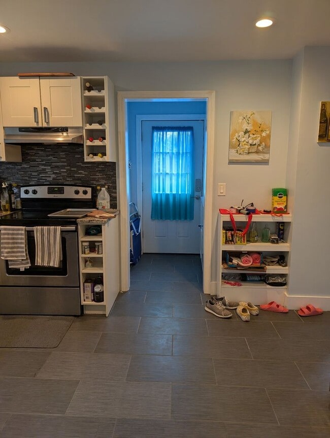 Building Photo - Charming 3-Bedroom, 3-Bathroom Home