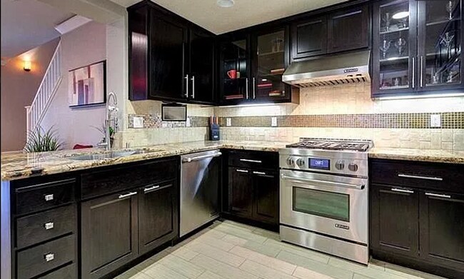 Foto del edificio - EPIC REA - Modern-Style 3 BR/3BA townhouse...