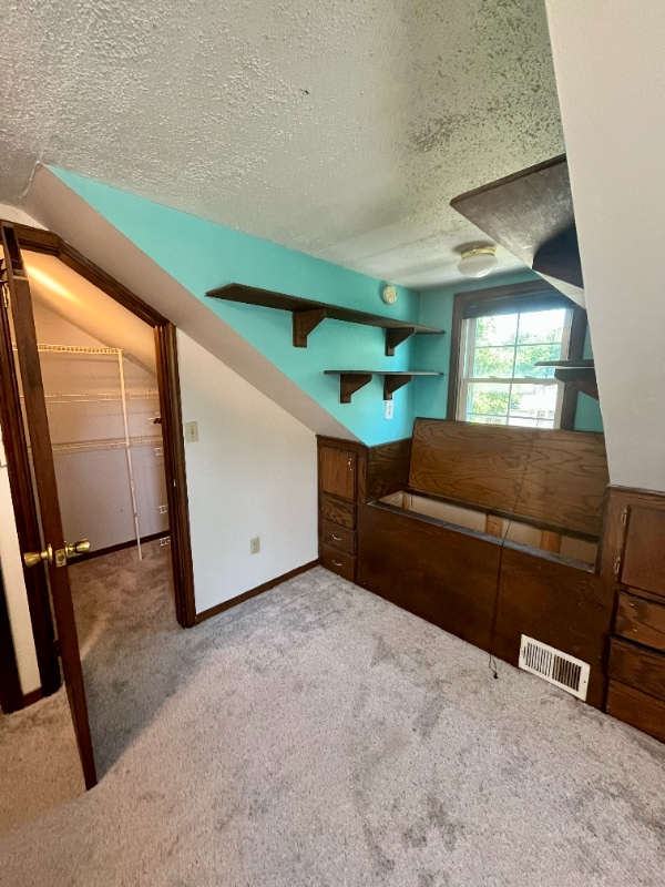 Building Photo - 5546 S Newport Ave