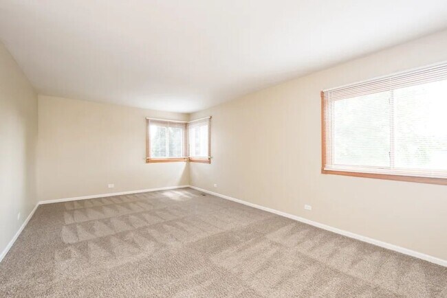 Foto del edificio - 780 Orchid Ln