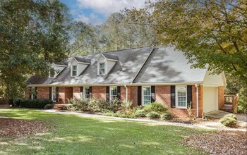 Building Photo - 1400 Spartan Ln