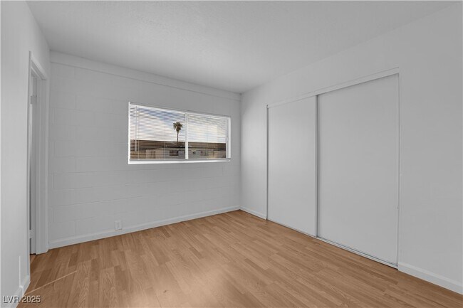 Foto del edificio - 2908 E Poplar Ave