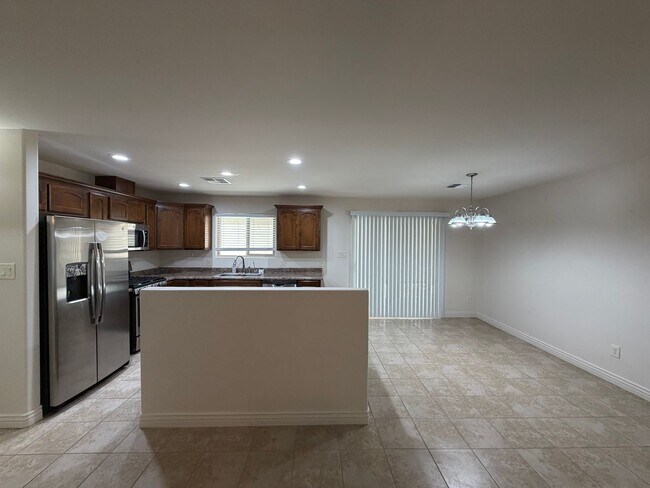 Foto del edificio - NICE 3 BED BATH WITH SOLAR!