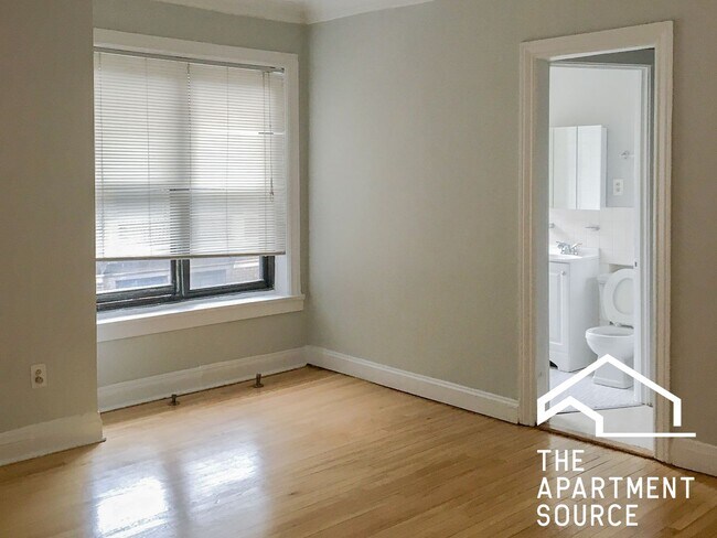 Foto del edificio - 540 W Briar Pl