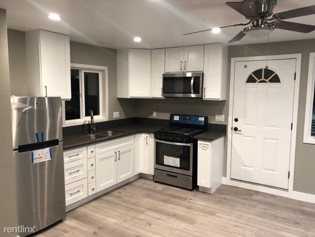 Building Photo - Studio, 1 bath Apartment - woodland hills