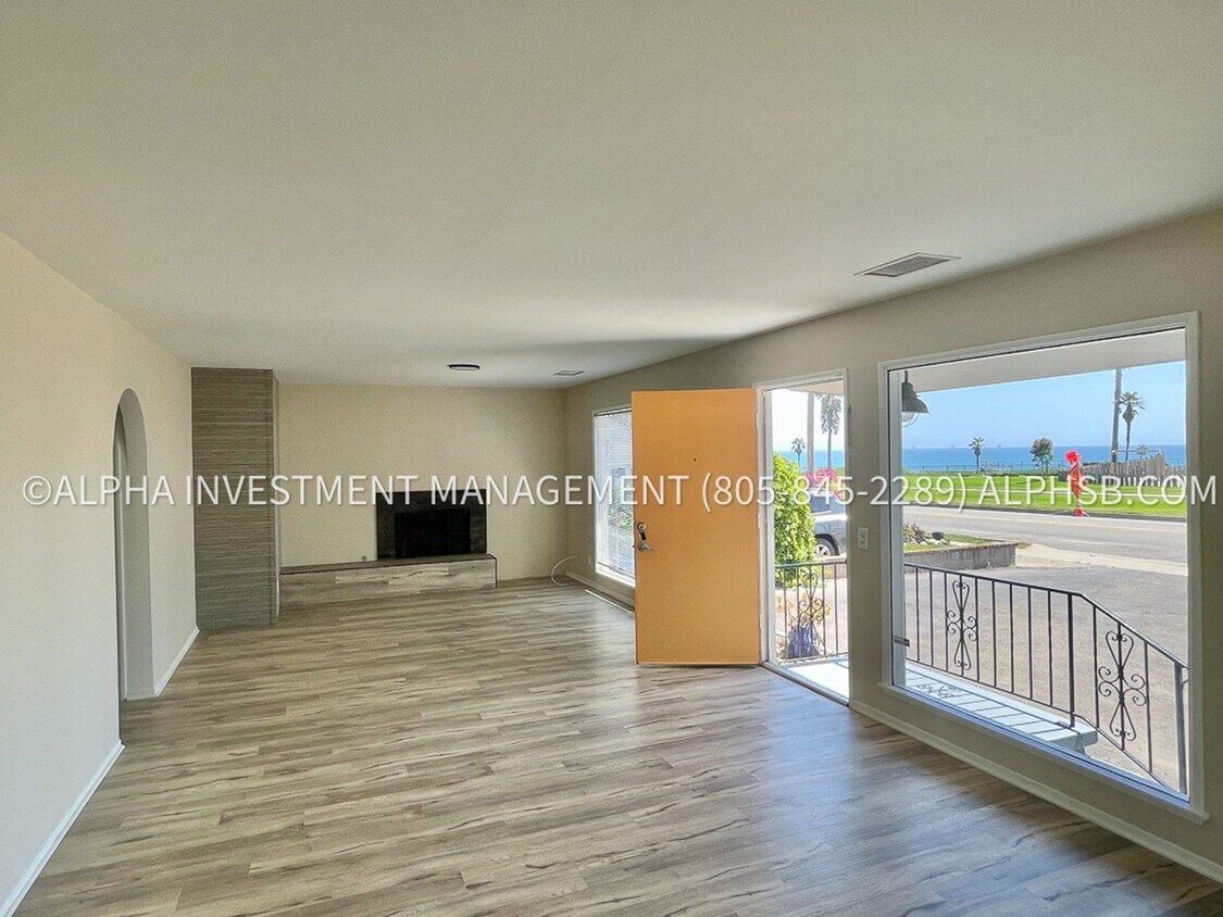 Foto principal - Charming 2-Bedroom Mesa Home with Ocean Vi...