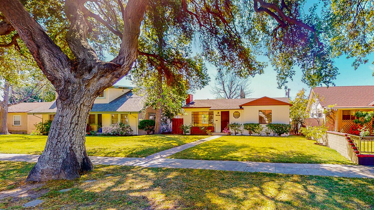Primary Photo - 2004 Monte Vista St