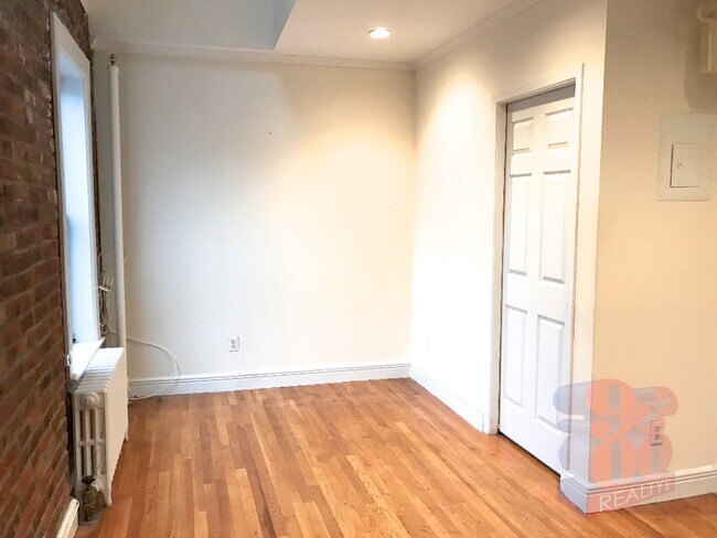 Building Photo - 234 Mott St