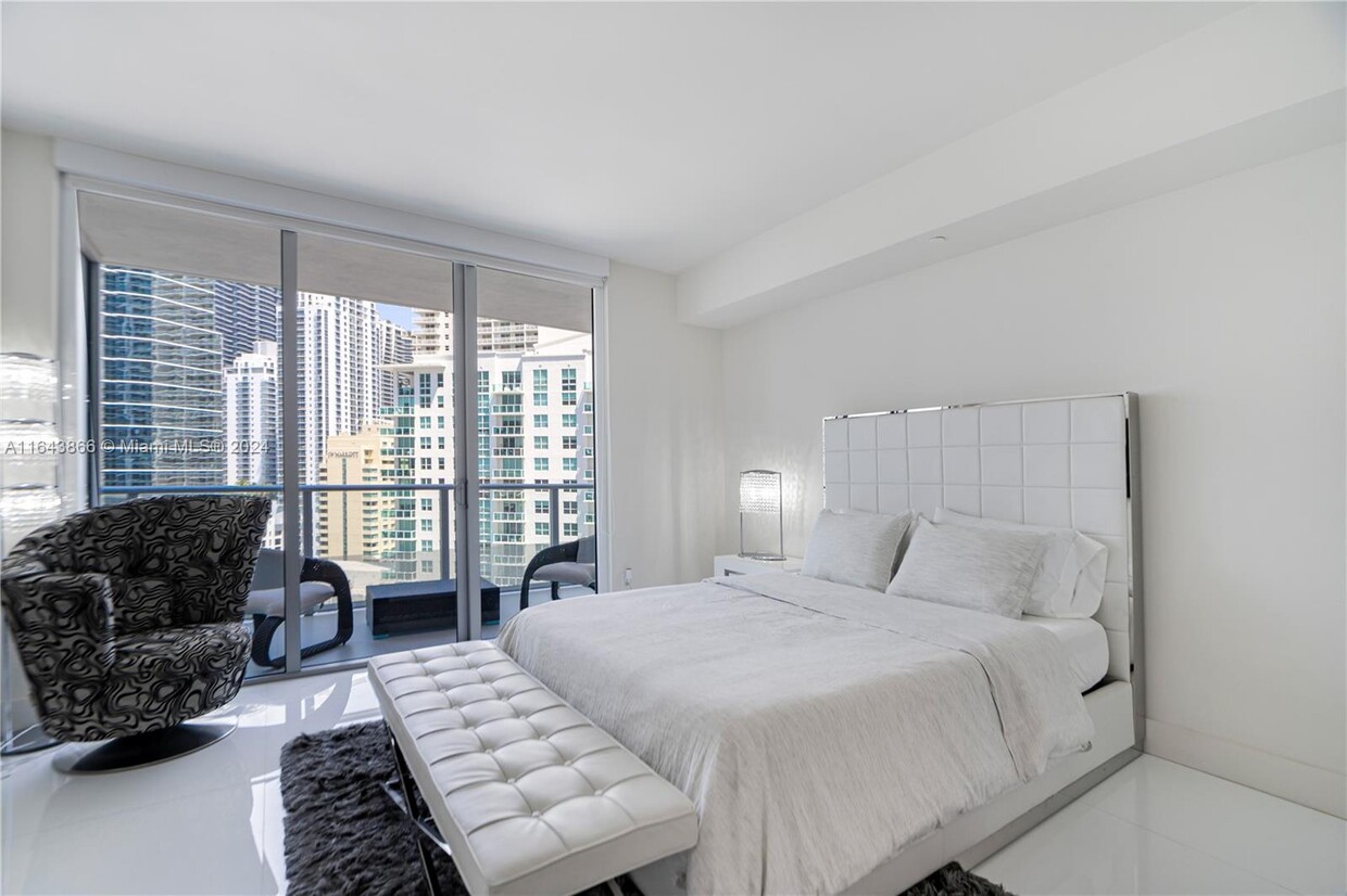 Foto principal - 1300 Brickell Bay Dr