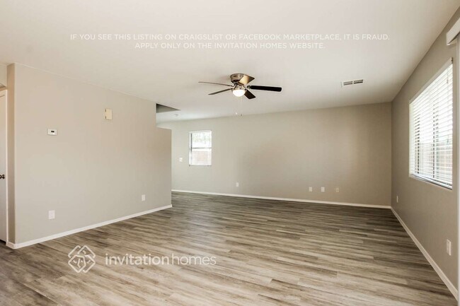 Foto del edificio - 8806 N 67th Ln