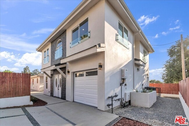 Building Photo - 10347 Hillhaven Ave