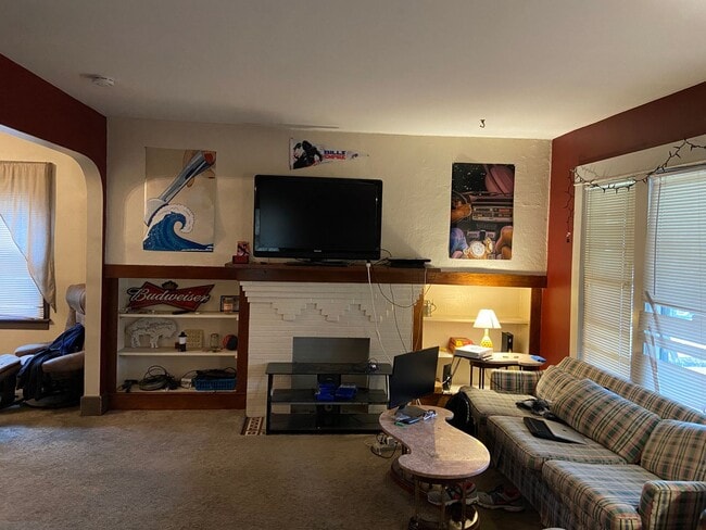 Building Photo - 157 Saranac Ave