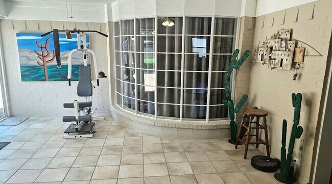 Foto del edificio - Fully furnished 4-bed, 2.5-bath