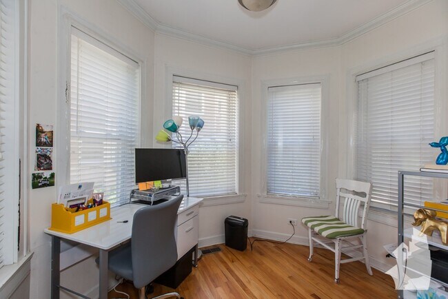 Foto del edificio - 881 W Cornelia Ave