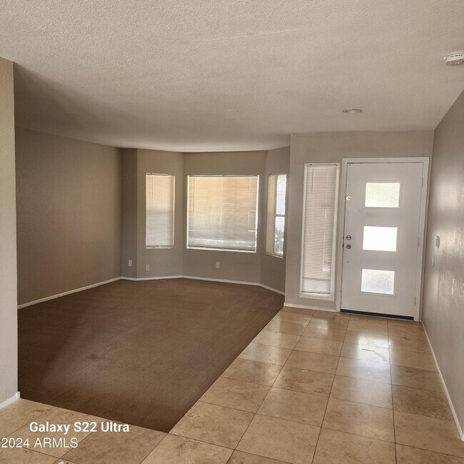 Foto del edificio - 6243 E Gelding Dr