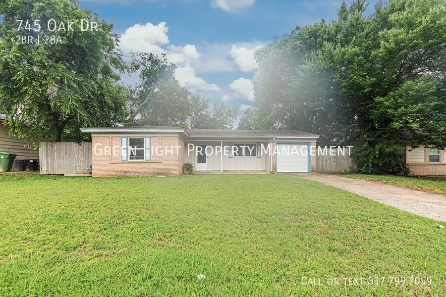 Photo - 745 Oak Dr-