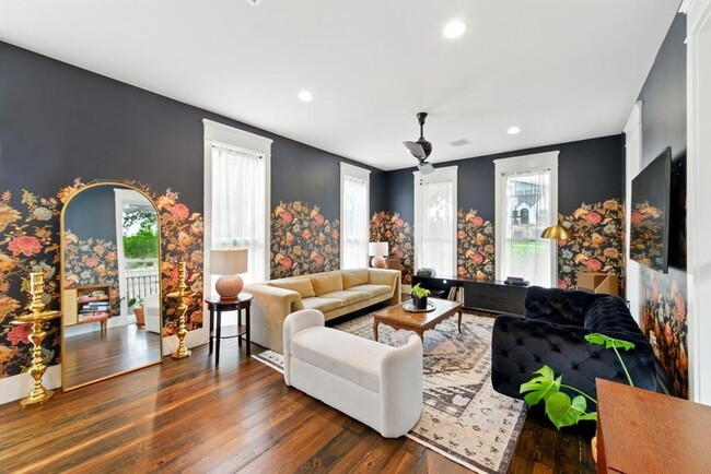 Foto del edificio - 813 1/2 E 13th St