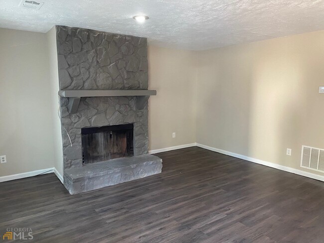 Foto del edificio - 5609 Windwood Rd