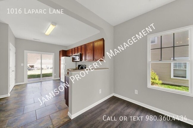 Foto del edificio - 1016 Laparc Ln