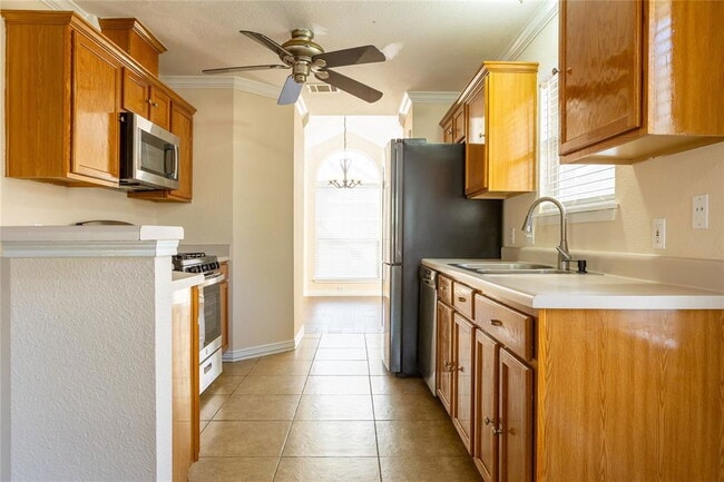 Building Photo - 13921 Greinert Dr