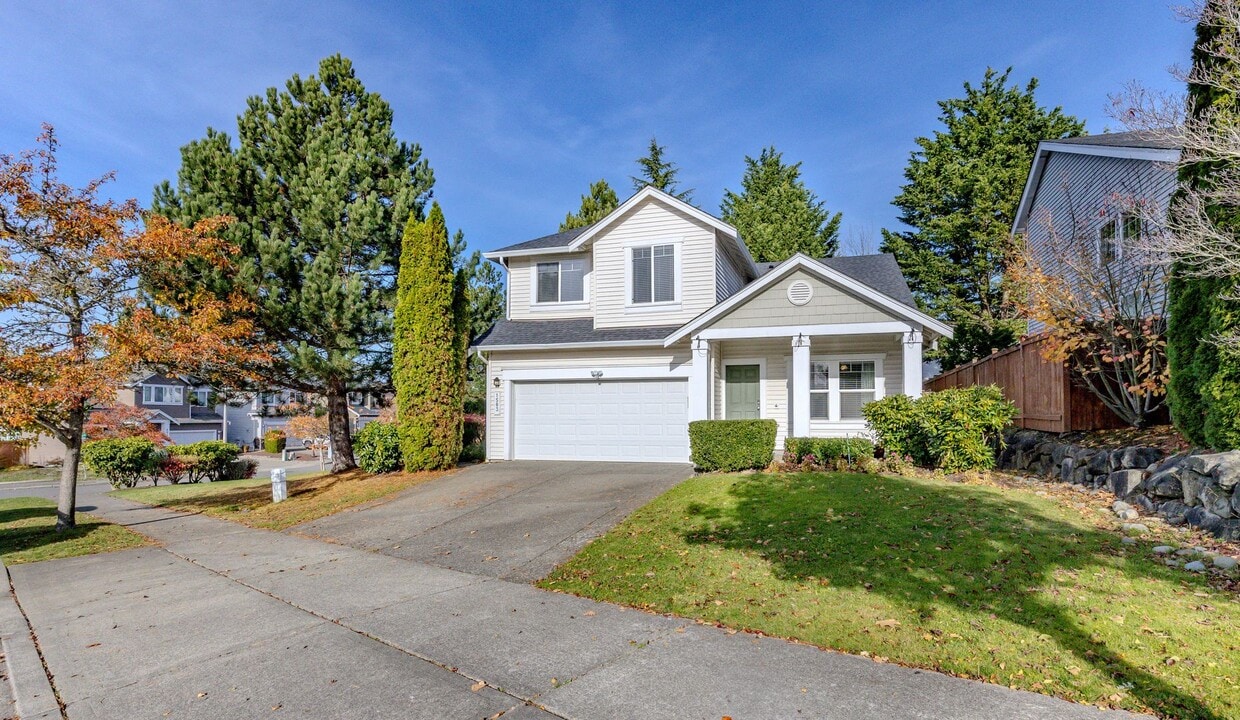 Primary Photo - 4 Bedroom Lakeland Hills Home