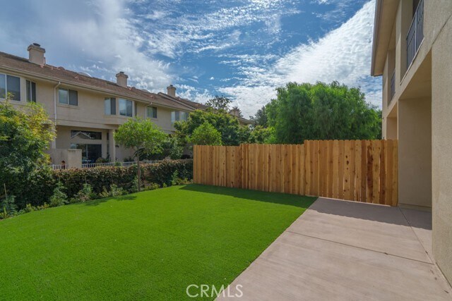 Building Photo - 2822 E Hillcrest Dr