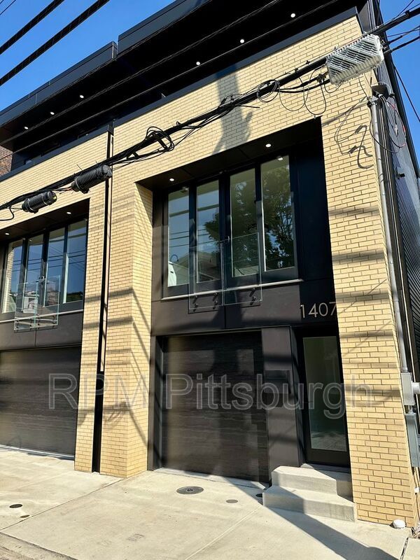 Photo - 1407 Sarah St House