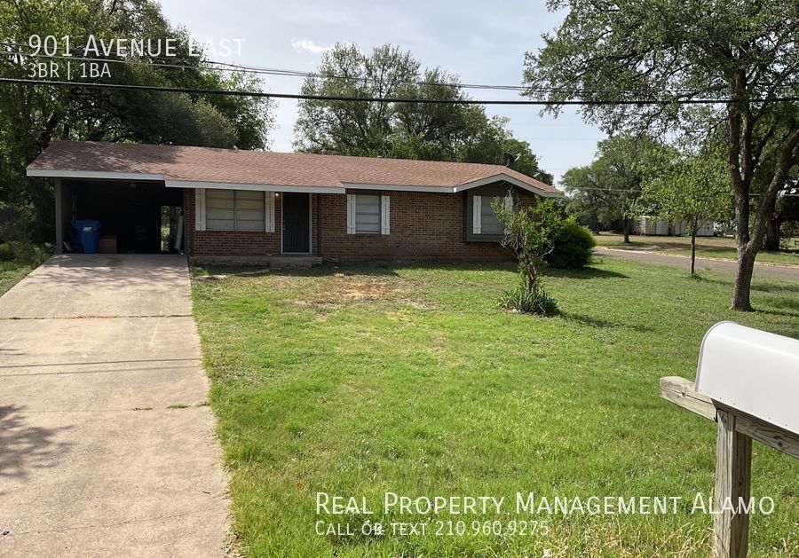 Building Photo - Gorgeous 3/1 in Marble Falls, TX