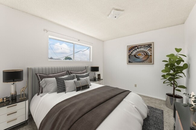 Building Photo - 9628 Lower Azusa Rd