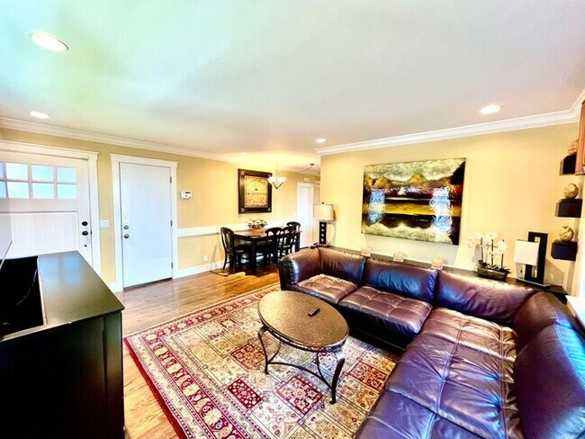 Building Photo - Available NOW! Single Family Unit in Pacific Grove!