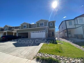 Building Photo - 4521 E Bobolink Ln