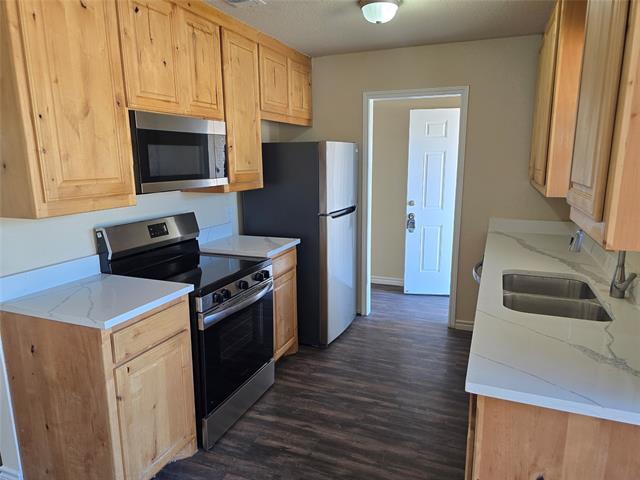 Foto del edificio - 7528 Meadowlark Ln N