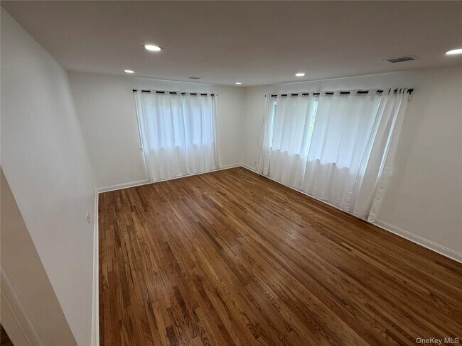Foto del edificio - 58 Amherst Ln