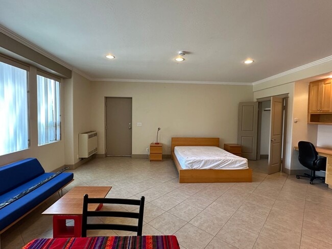 Building Photo - Furnished Studio READY NOW! electricity in...