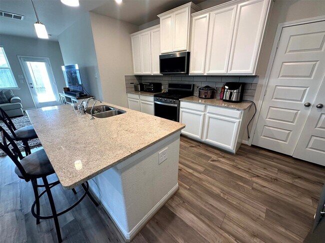 Building Photo - 7076 Silverleaf Oak St