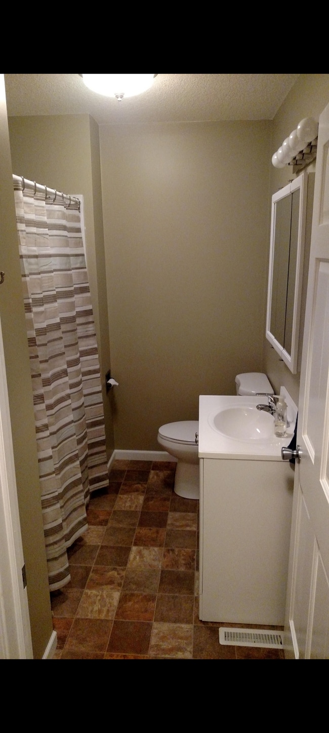 Bathroom - 730 N Broad St