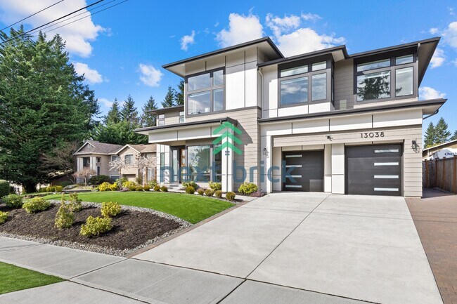 Building Photo - "Stunning 5-Bedroom Kirkland Home with 4.5 Baths and 4,125 Sq Ft of Luxurious Living Space!"