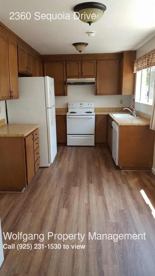 Building Photo - 2360 Sequoia Dr