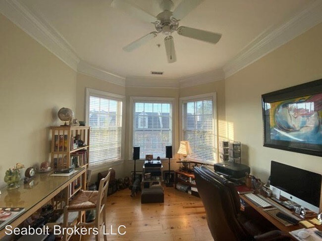 Foto del edificio - 323 W Jones St