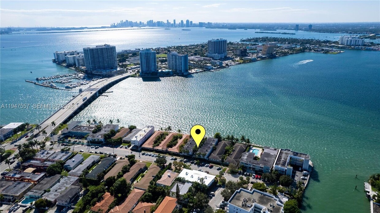 Foto del edificio - 2180 Bay Dr