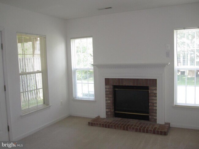 Building Photo - 2106 Harrow Dr