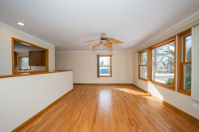 Living room - 501 Adelphia Ave