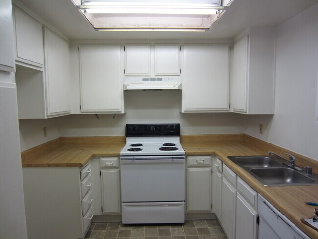 Foto del edificio - 2608 Greenmeadow Rd