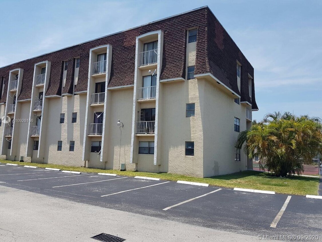 500 NE 2nd St Unit 127, Dania Beach, FL 33004 Condo for Rent in Dania