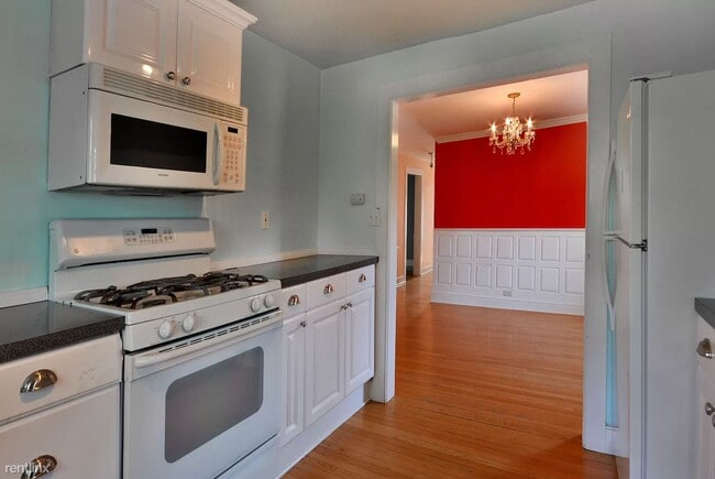 Building Photo - 2 br, 1 bath House - 8 Main St