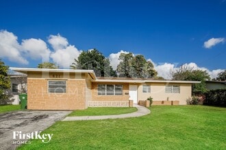 Building Photo - 621 SW 69th Terrace