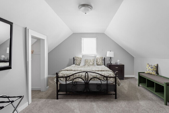 Building Photo - 365 E Morris